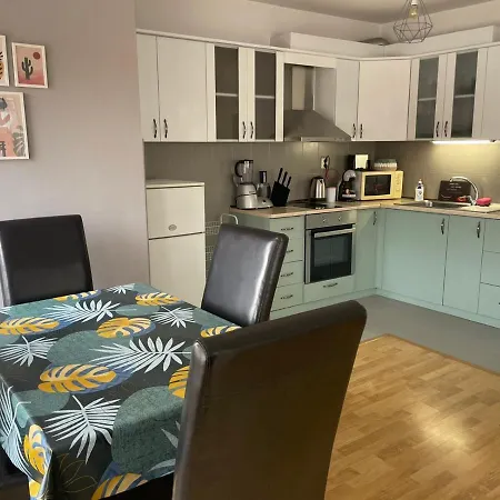 Lovely 1 Bedroom By The Centre Apartment